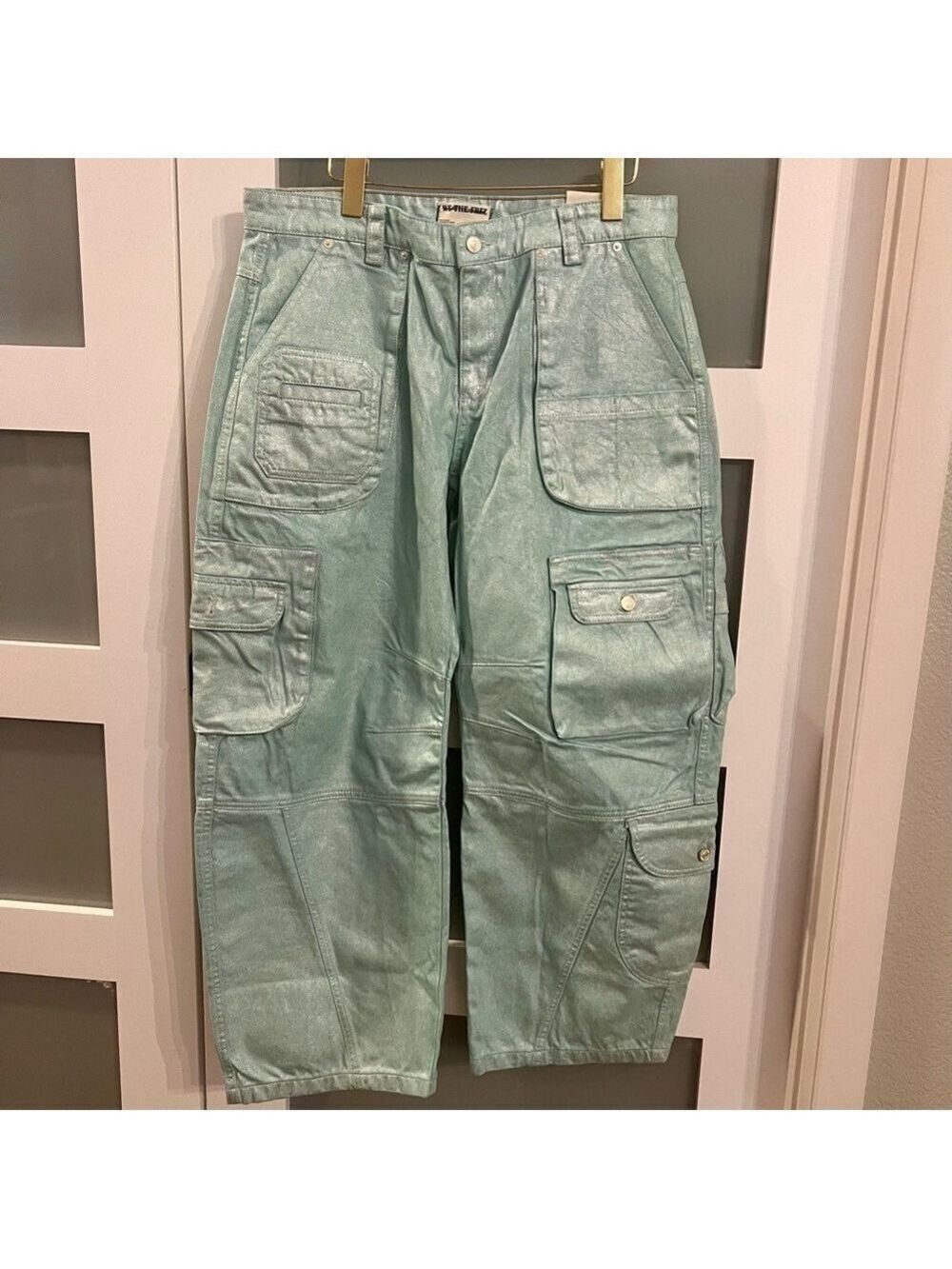 WE THE FREE Free People Lap of Luxury metallic barrel cargo jeans. Size 31